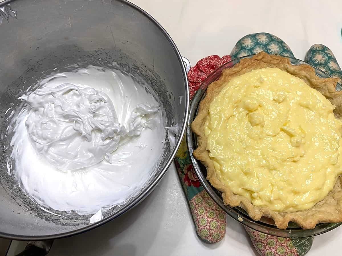 Add Meringue on top of the Filling