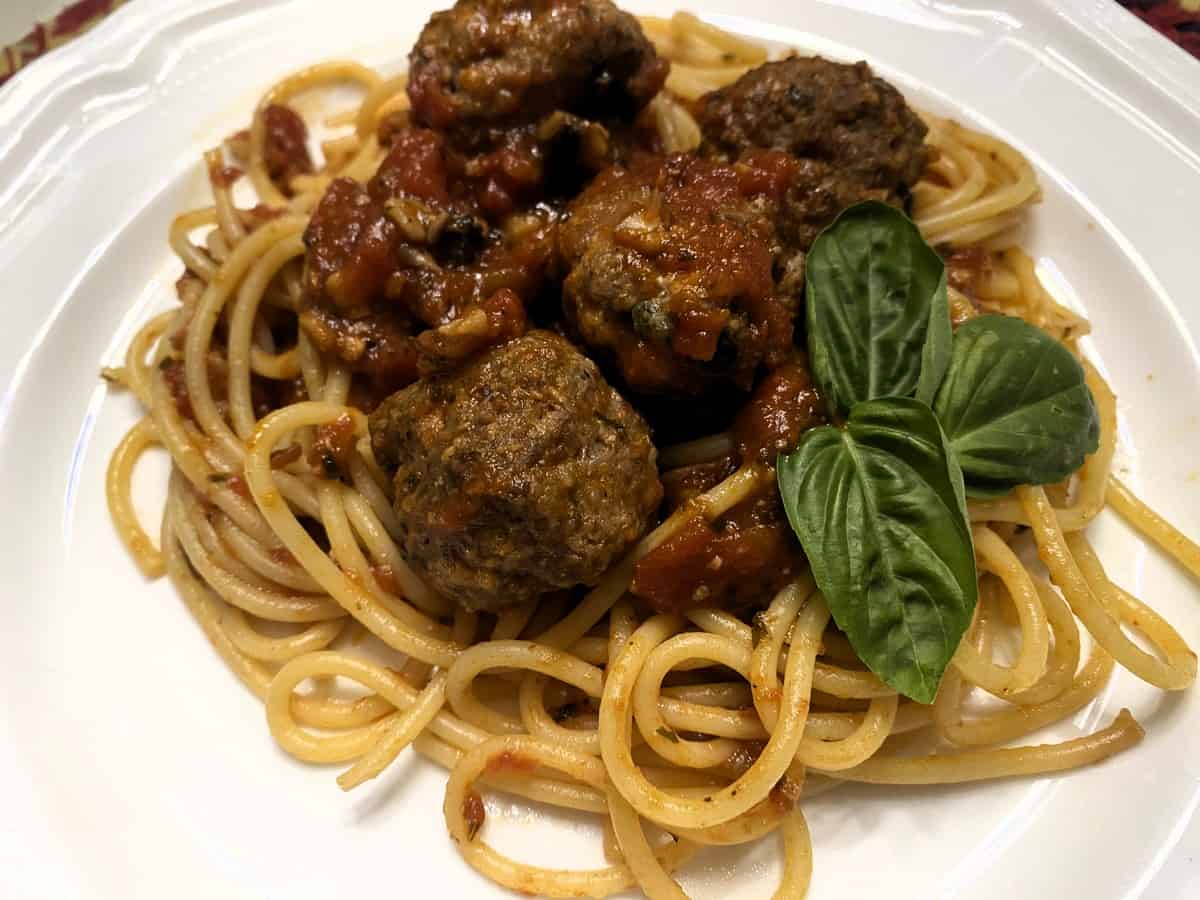 Homemade Spaghetti Sauce with Meatballs
