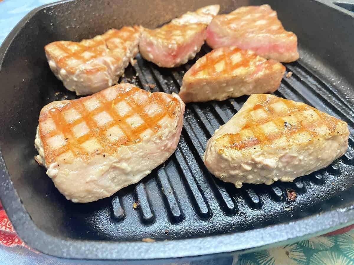 Putting Cross-Hatch Marks on the Tuna - Lodge Grill Pan