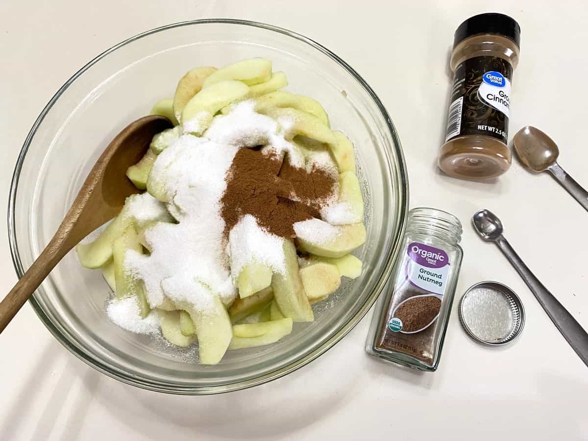 Add Sugar and Spices to the Softened Apple Slices