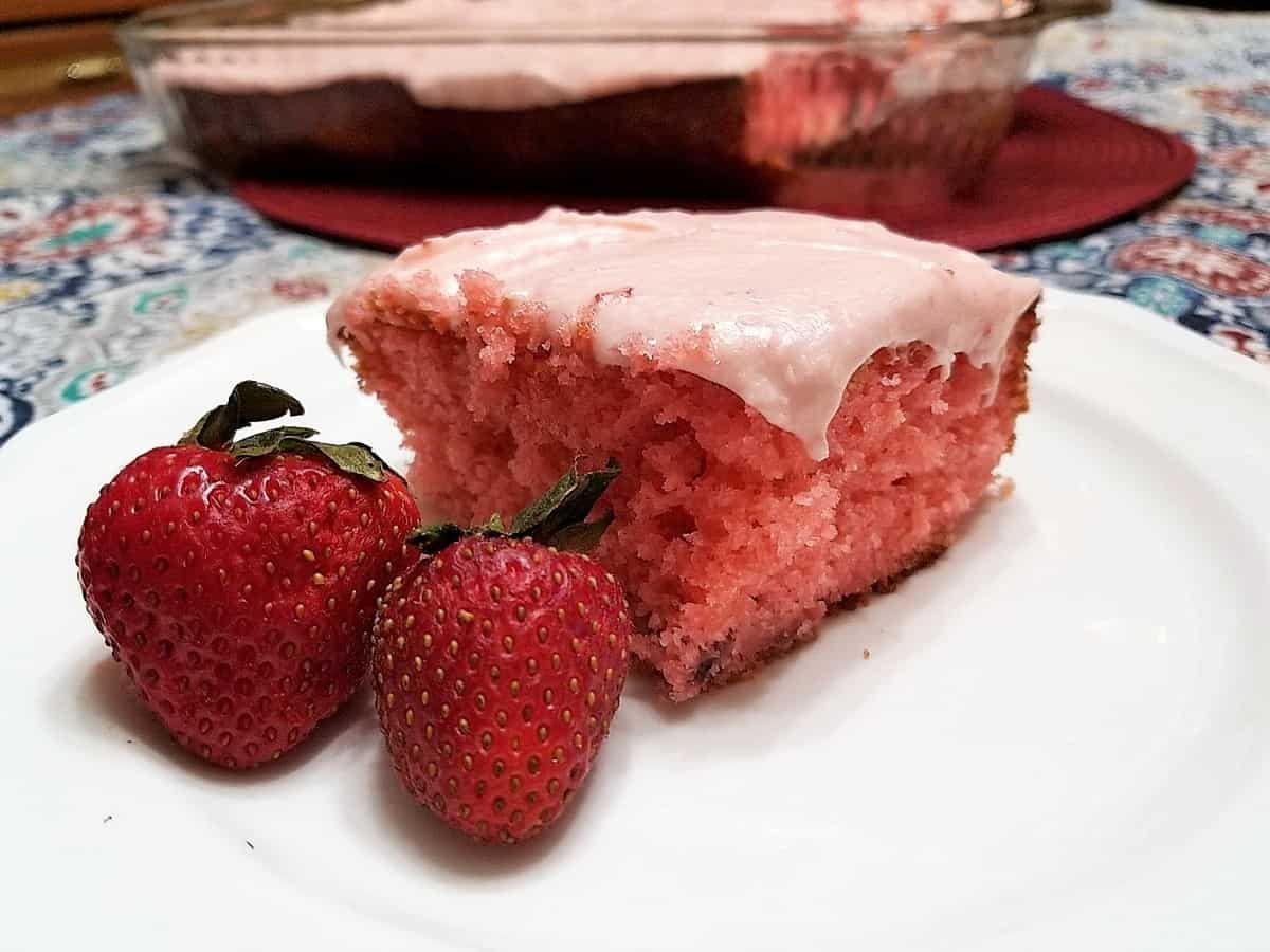 Garnish Cake with Fresh Strawberries