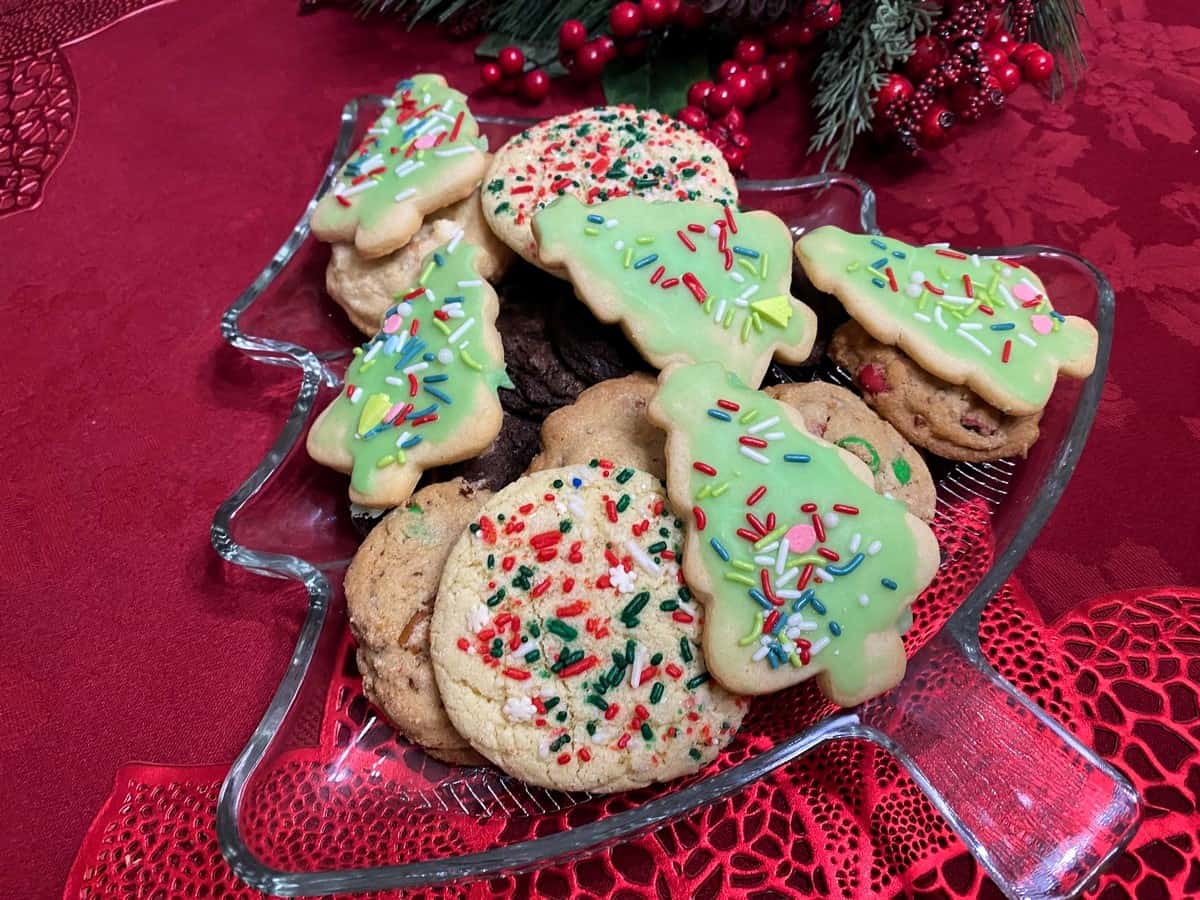 Displaying Christmas Cookies on a Tree Tray