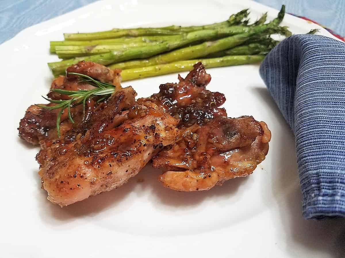 Serving chicken with asparagus