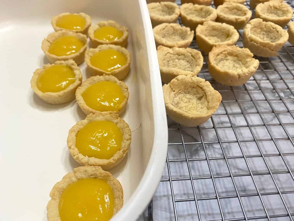 Fill the tarts with lemon Curd or lemon pudding