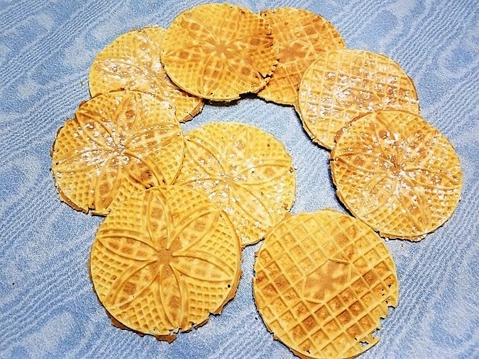 Pizzelle Cookie Design - Cookies with Powdered Sugar