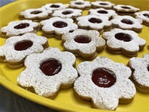 Recipe for Linzer Cookies with Strawberry Preserves
