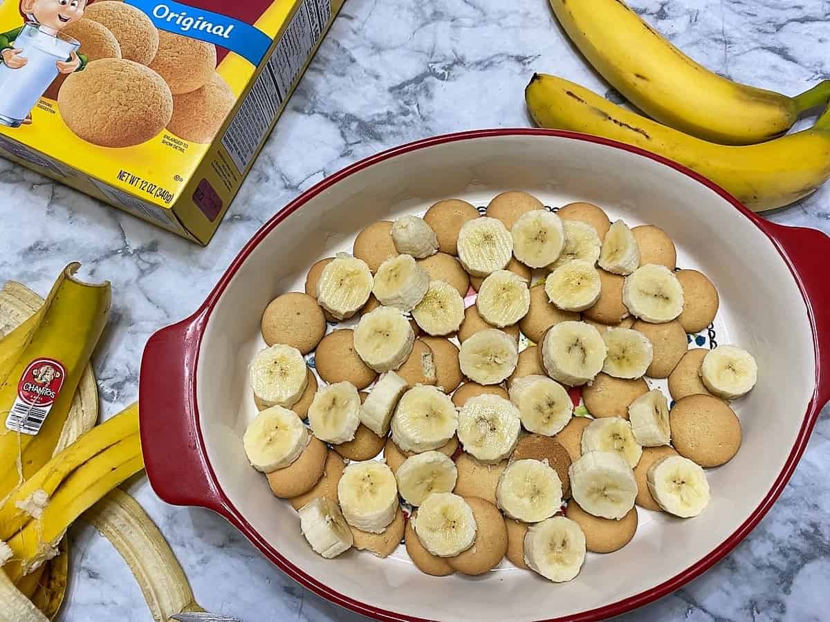 Line Baking Pan with Vanilla Wafers and Sliced Bananas