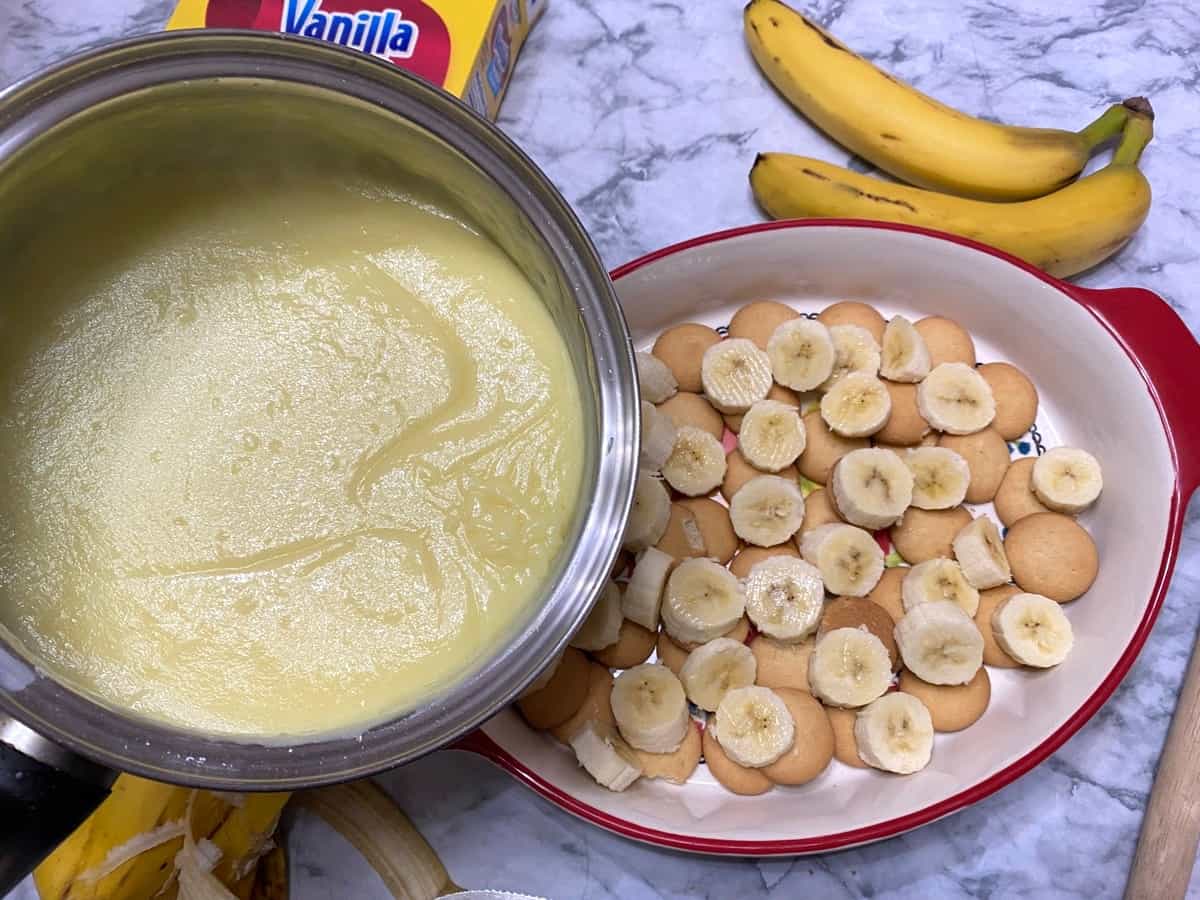 Pour Half of the Vanilla Pudding over the Bananas
