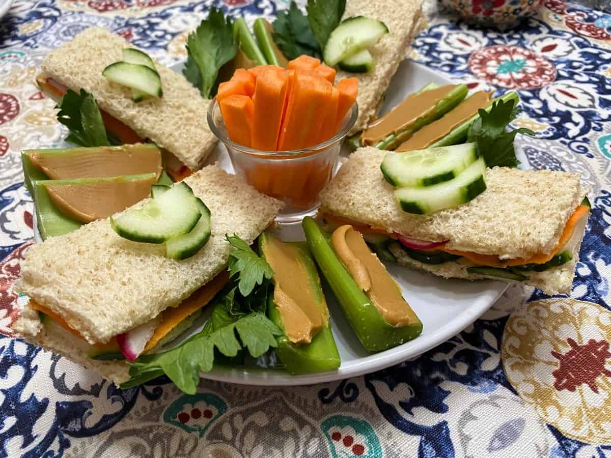 An "American" Cucumber Sandwich with Radishes and Carrots